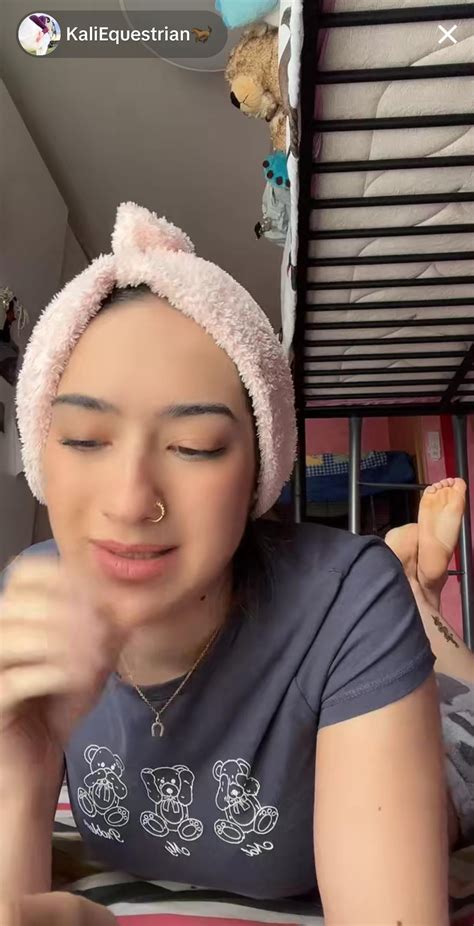 Finally Bella Poarch Shows Soles : r/TikTokFeet